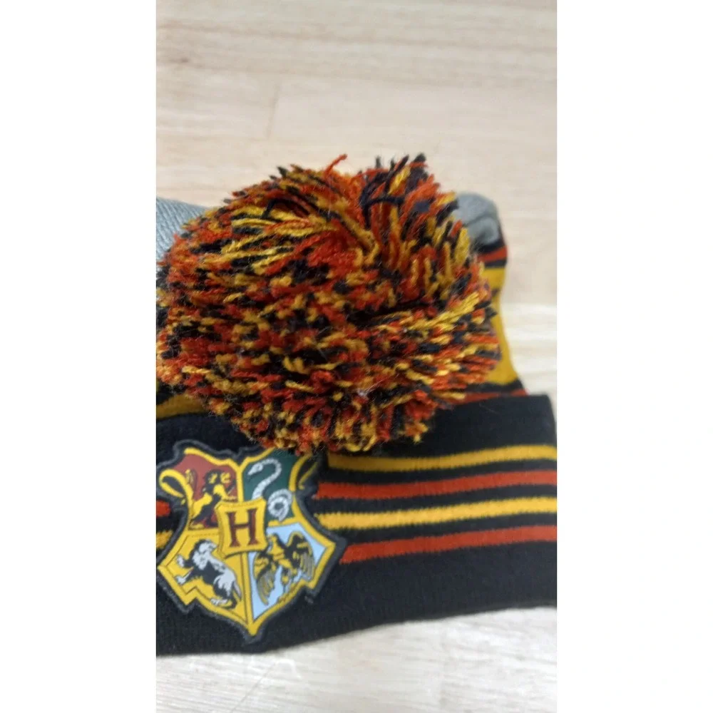 Hogwarts school crest beanie pom pom hat Harry Potter adult